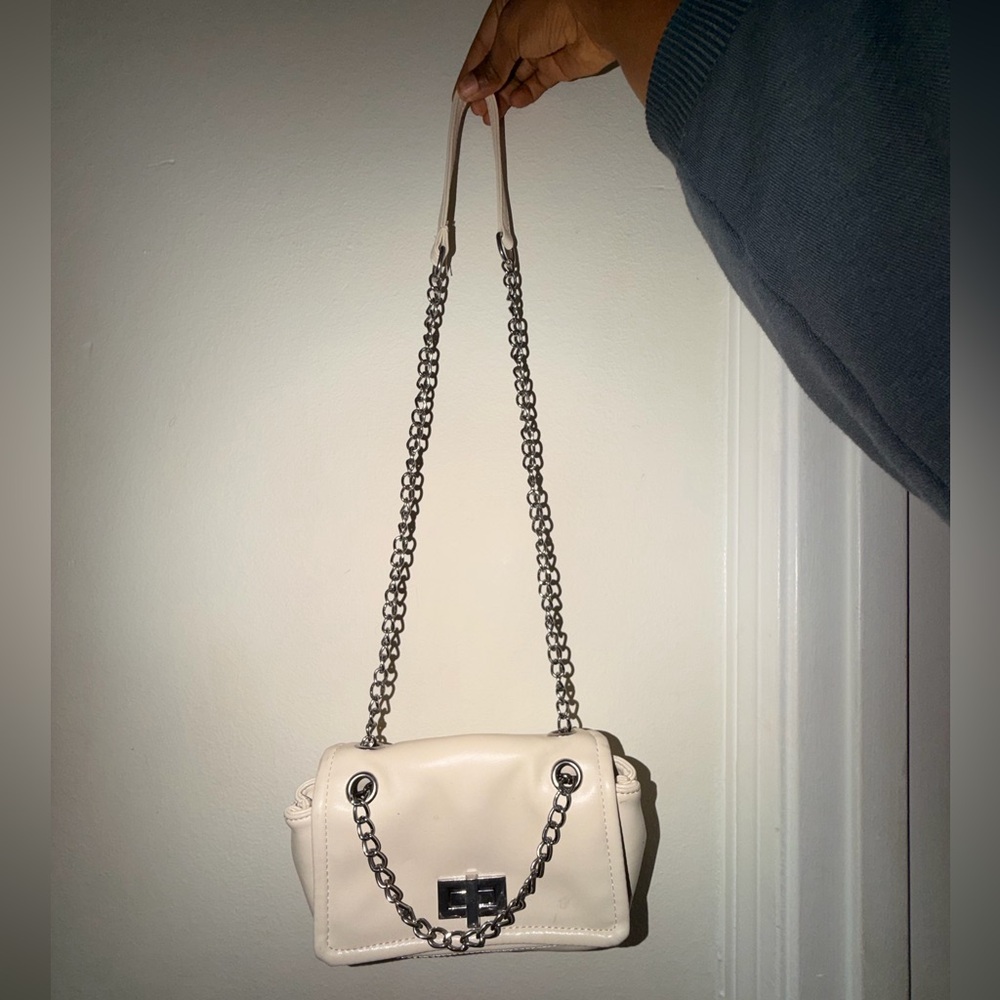 Cream Chain-Handle Shoulder Bag